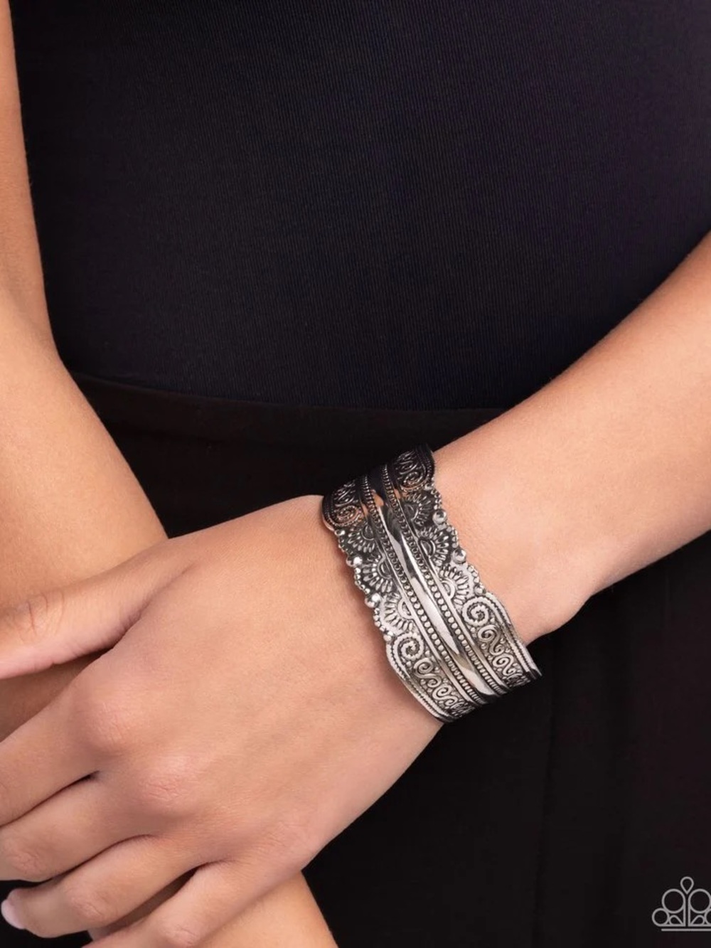 Paparazzi Jewelry - Into The Horizon Silver Bracelet
